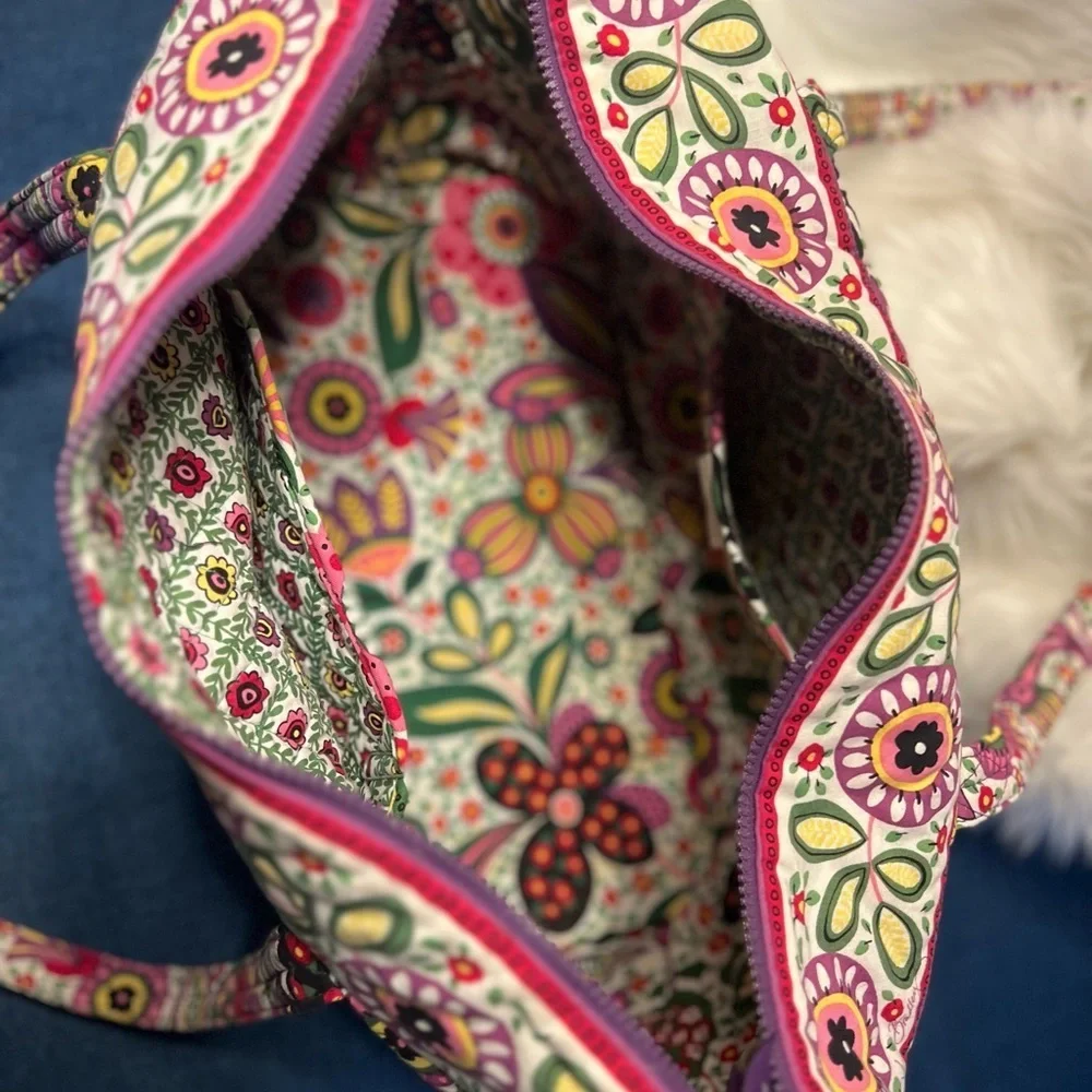 Vera Bradley Large Travel Tote with 6 Inside Pockets Viva La La Green Flowers - Picture 6 of 12